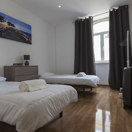 Guest House First Floor Lagos Kültér fotó