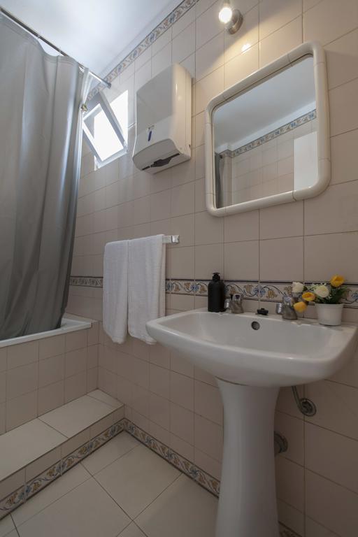 Guest House First Floor Lagos Kültér fotó